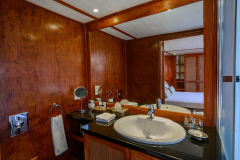 MV Matusadona Houseboat