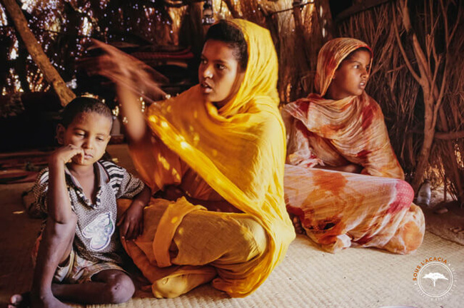 Enfants nomades dans une tente Mauritanienne @Sous l'Acacia