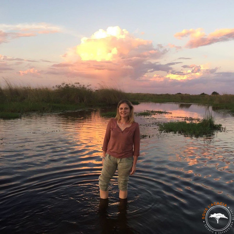 Anne-Valérie lors d'un de ses safaris au Botswana @Sous l'Acacia