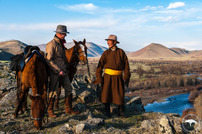 Christophe avec un guide mongol @Sous l'Acacia