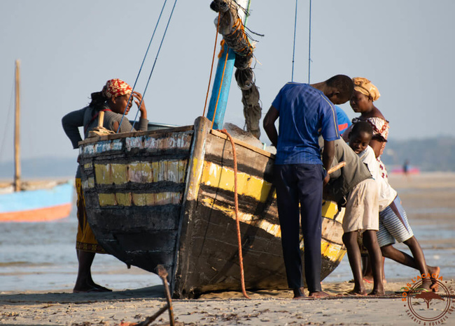 Réparation d'un bateau @Sous l'Acacia