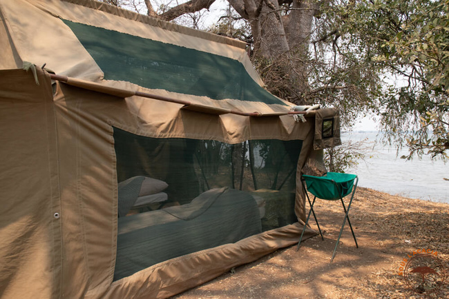 Camp le long du Zambèze @Sous l'Acacia
