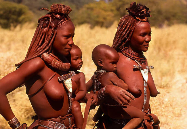 Jeunes femmes Himbas @Sous l'Acacia