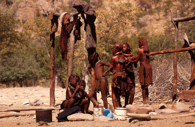 Famille Himba @Sous l'Acacia